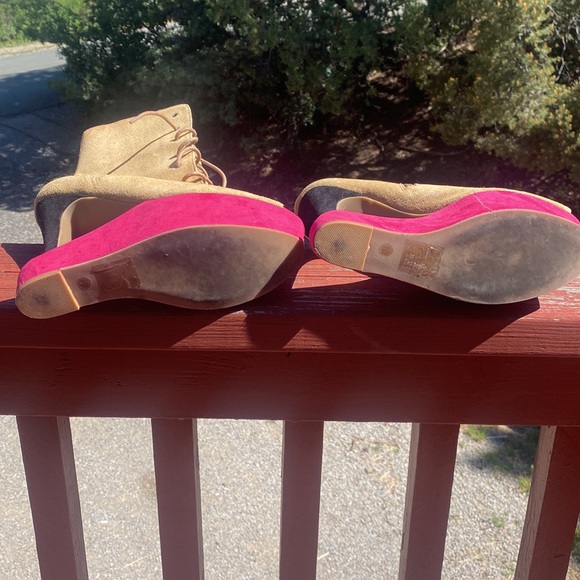 Unique block pattern shoe booties - Picture 4 of 7